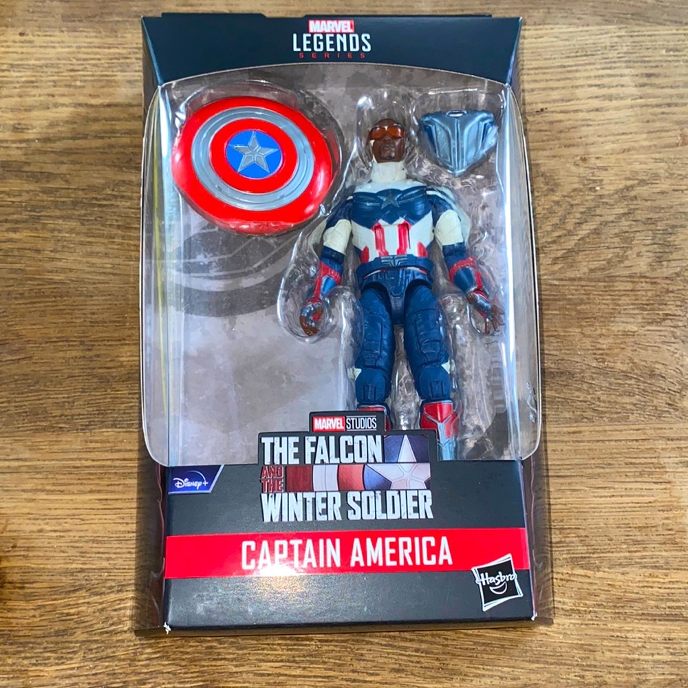 New in box Hasbro Falcon & Winter Soldier Captain America “Build A Figure”